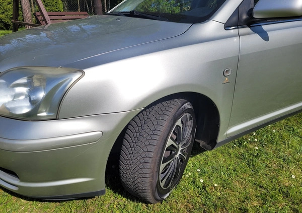 Toyota Avensis cena 8050 przebieg: 292000, rok produkcji 2003 z Warszawa małe 121